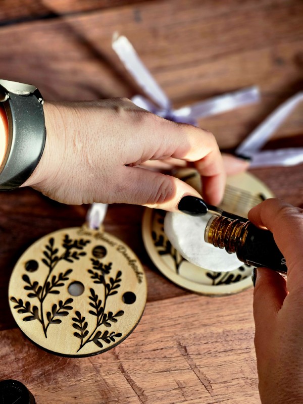 SchrankDuft Anhänger aus Holz – natürliche Frische für deinen Kleiderschrank